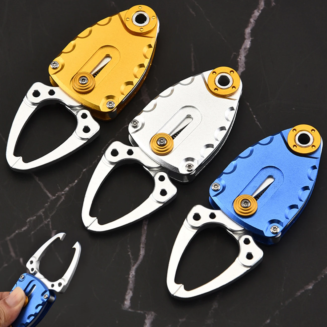 

1Pc Mini Fish Lip Gripper Stainless Steel Fish Lip Grabber Portable Fish Gripper Grip Tool for Saltwater Freshwater