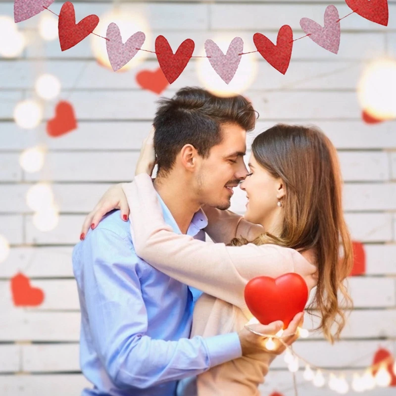 Красный сердца и буквы с Днем Святого Валентина баннер для свадебного оформления