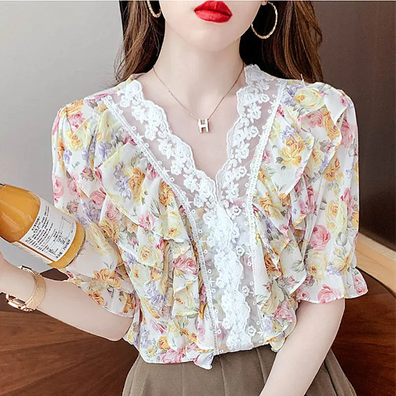 

Floral Ruffle short sleeve shirt women's 2021 spring and summer new style foreign style printing stitching lace V-neck top