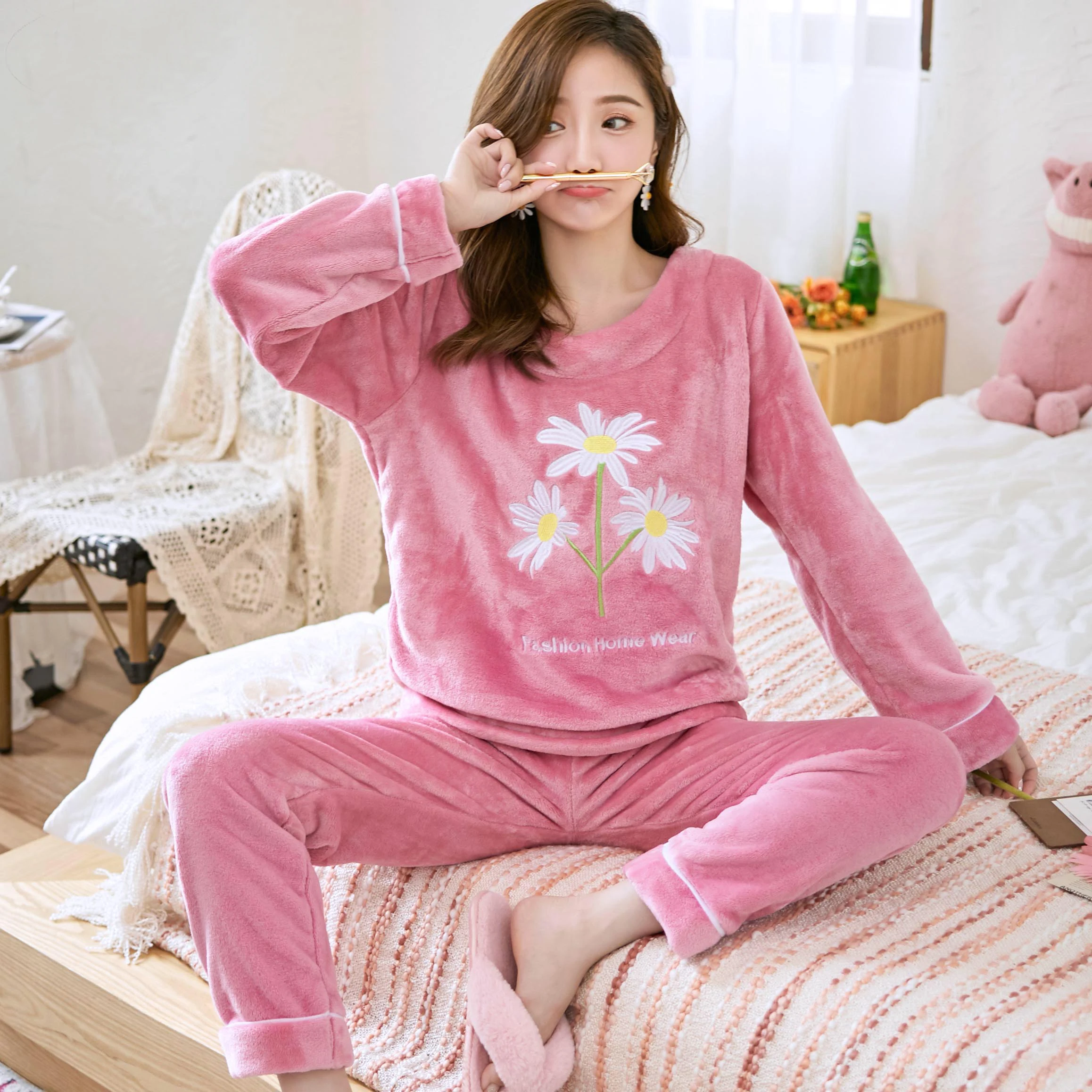

Cute 2CS Cartoon Pajamas Women Winter New Flannel Pijamas Suit Coral Fleece Nightwear Sleepwear Casual Soft Warm Home Clothes