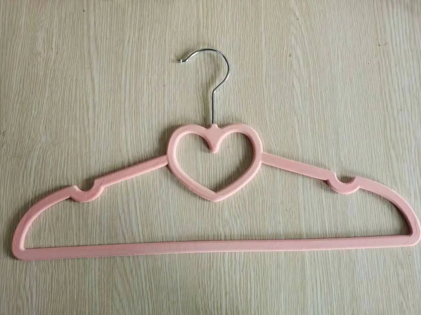 10 шт. красочные бархатная одежда Вешалки любящее сердце Вельветовая вешалка для