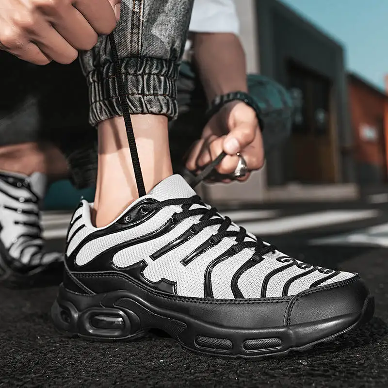 

Кроссовки мужские сетчатые, беговые кроссовки, большие подошвы, красный цвет, серебристые, номер 8, 5, 31-43