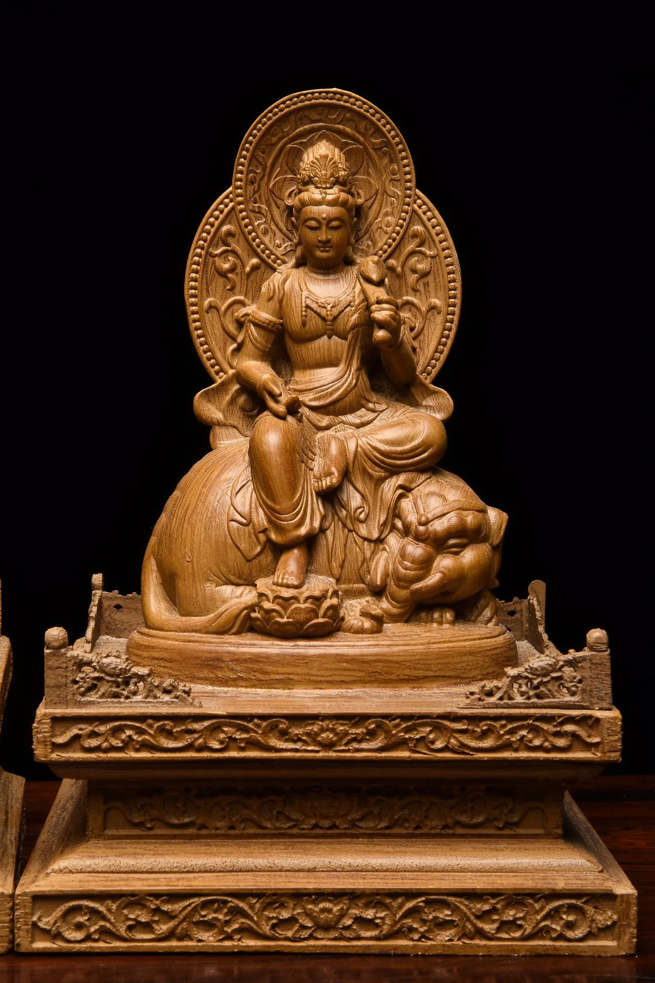 Рисунок 3 - Hainan Agarwood искусственная резьба по дереву