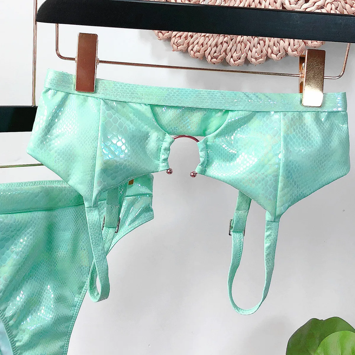 

Soft Comfortable Women’ s Solid Color Two-Piece Swimwear Bikini Set