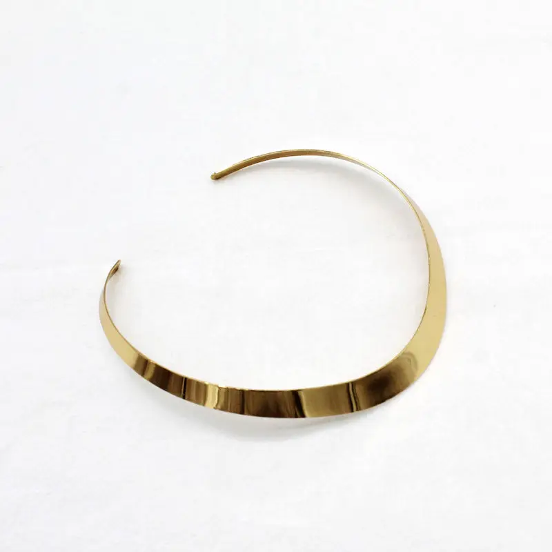 

Metallic bright face collar exaggerated personality collar