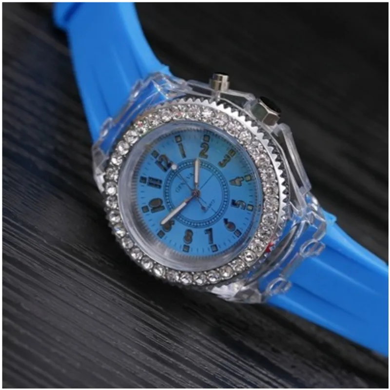 

2021 New Women Watch Light Silicone Strap Casual Women Watches Rhinestones Ladies Watch Quartz Fashion Women Wristwatch