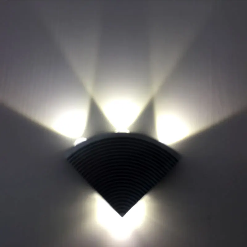 Современная светодиодная настенная лампа 4 Вт алюминиевый корпус треугольный