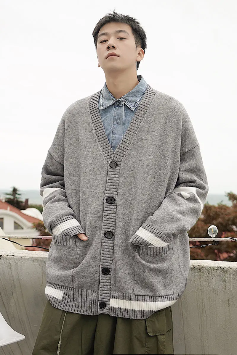 

2020 Autumn And Winter New Youth Popular Men's Loose Color Matching V-neck Knitted Cardigan Fashion Casual Single-breasted Top
