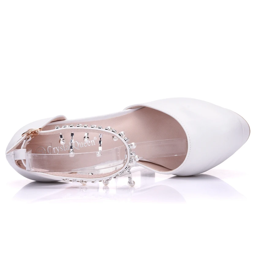 Женские белые свадебные туфли украшенные кристаллами на высоком каблуке с