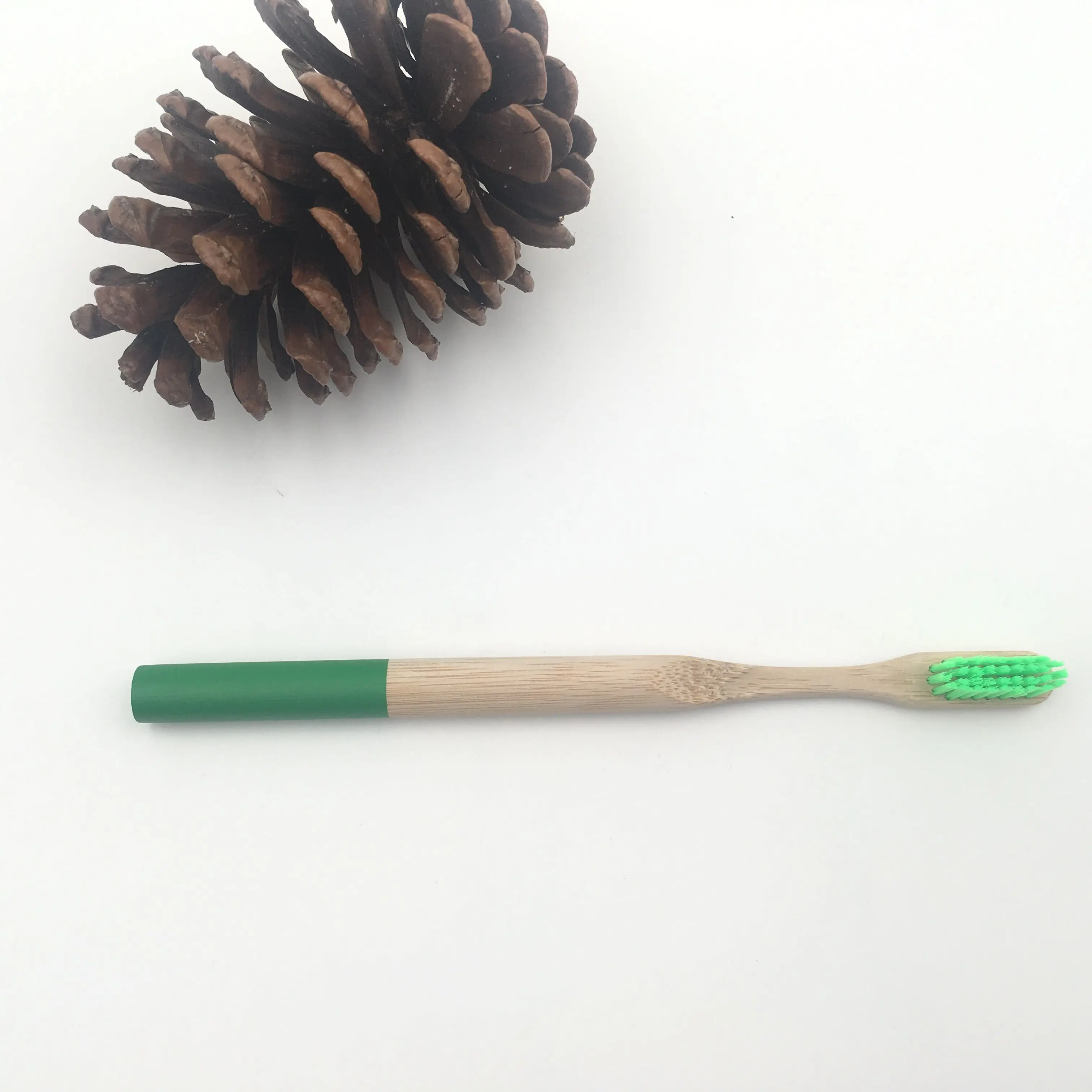 1 pcs green 7 цветов, 1 шт., Бамбуковая зубная щетка, натуральный бамбук, радуга, экологически чистая мягкая щетина, деревянная ручка, зубная щетка, дорожный уход за полостью рта - Цвет: 1 pcs green