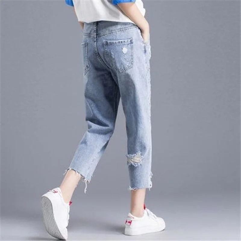 Рисунок 4 - Рваные джинсы для женщин