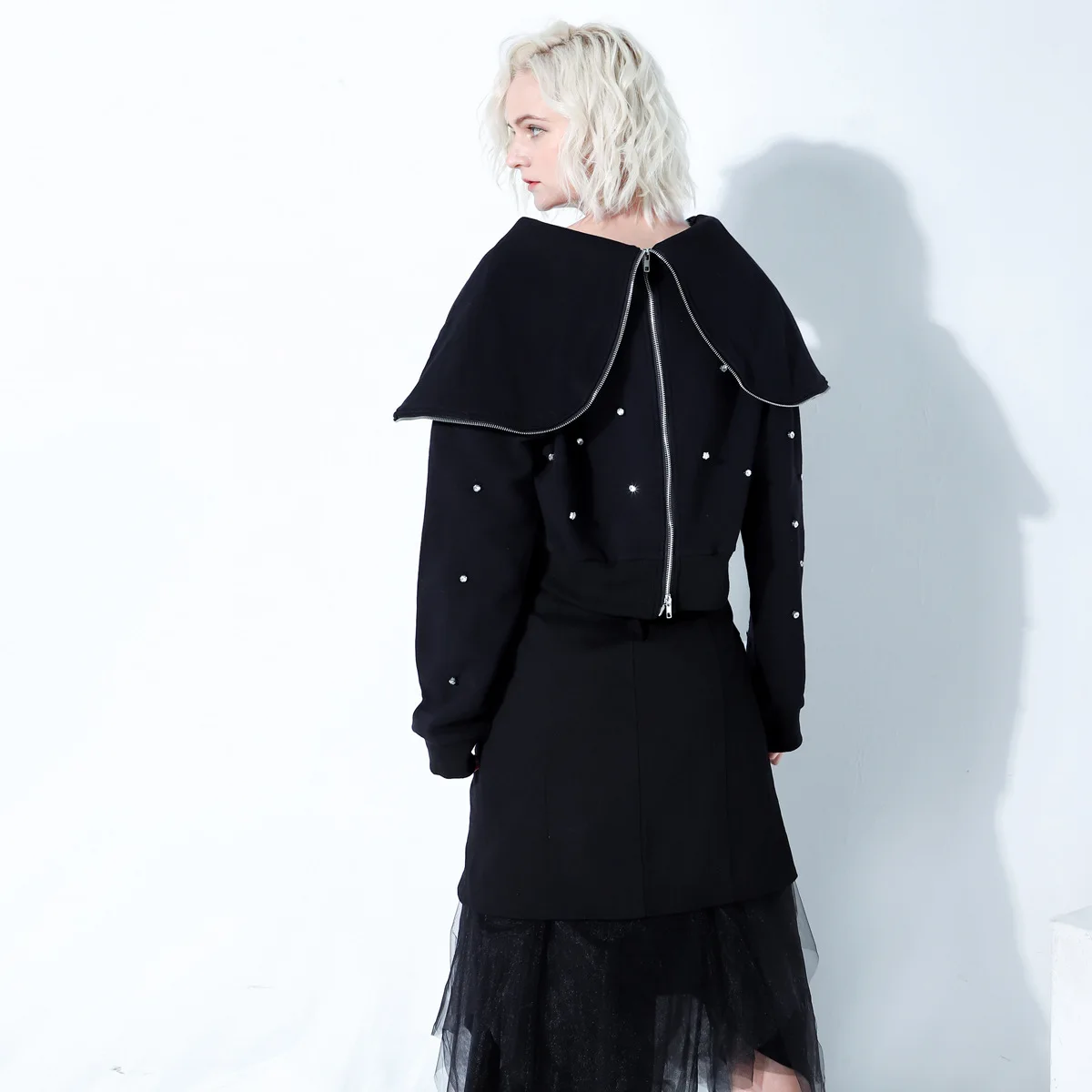 Женская двухсторонняя толстовка черная короткая дизайнерская на молнии с