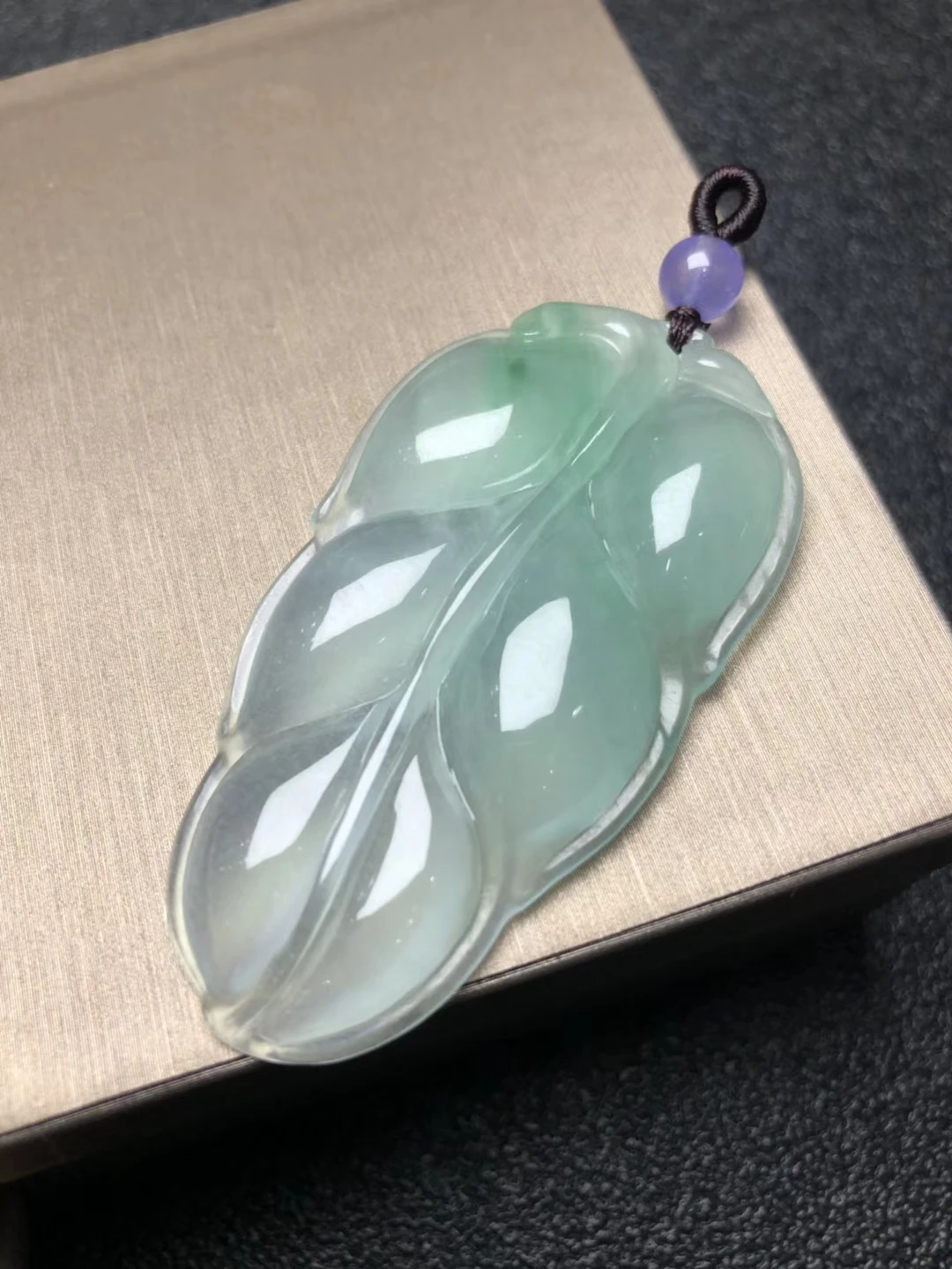 Только один! Натуральный ледяной амулет с листьями халцедона ожерелье кулоном