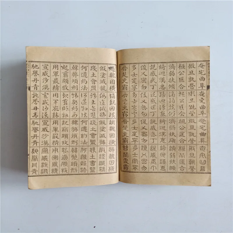 

Chinese ancient medical books thread bound books old books (four body three Character Classic) Xuan paper book 3 volumes