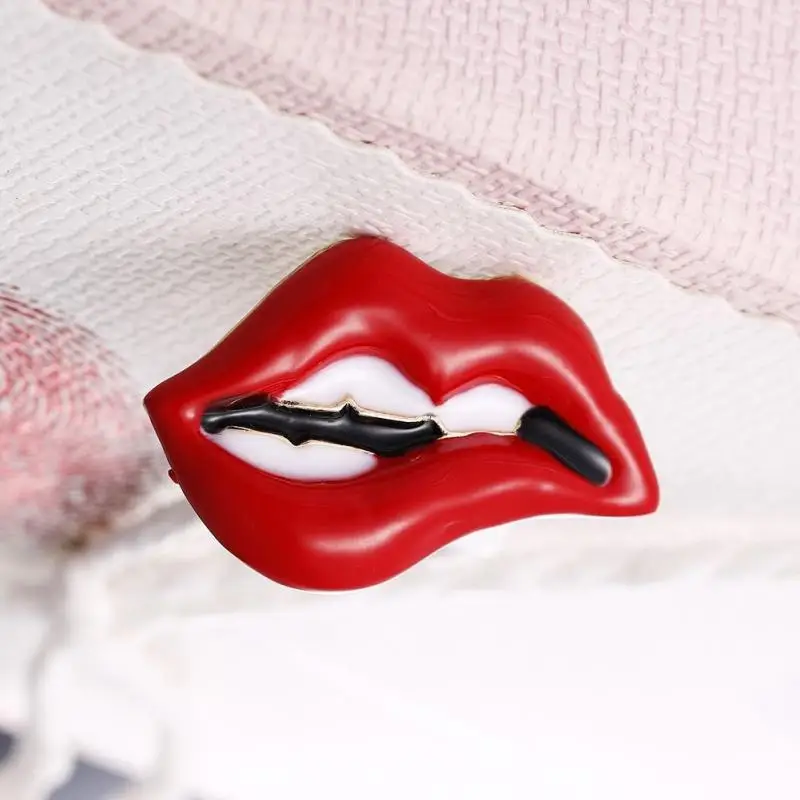 Эмалированные Броши с красными губами для женщин и мужчин вечерние из сплава