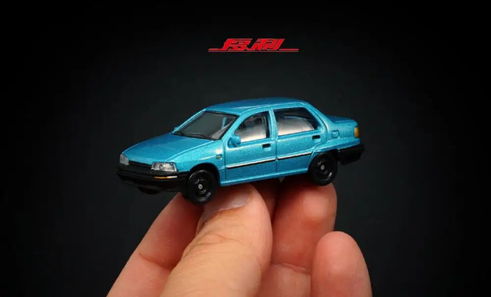Коллекционная синяя модель автомобиля ToYi 1/64 DAIHATSU CHARADE 90 коллекционная игрушка в