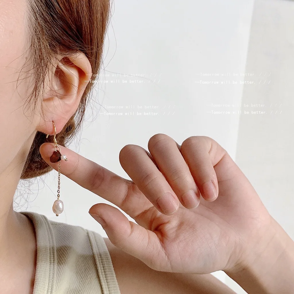

Girafe silver needle plated gold geometric chain with diamond stud earrings and Korean edition earrings