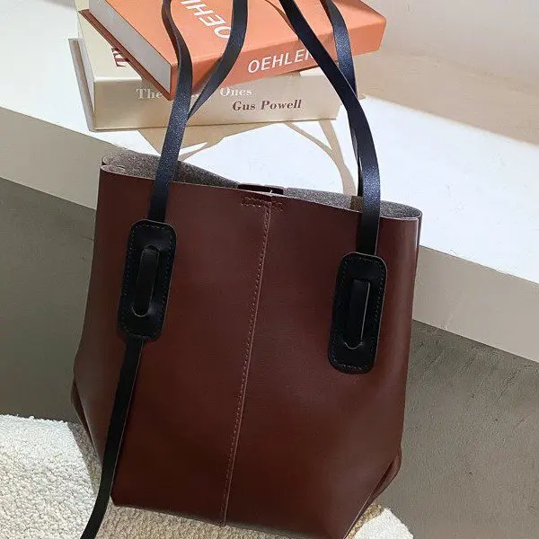 

2021 Winter New Women's Pu Bucket Bags Large Capacity Women's Shoulder Bag Retro Easy Matching Solid Color Bag