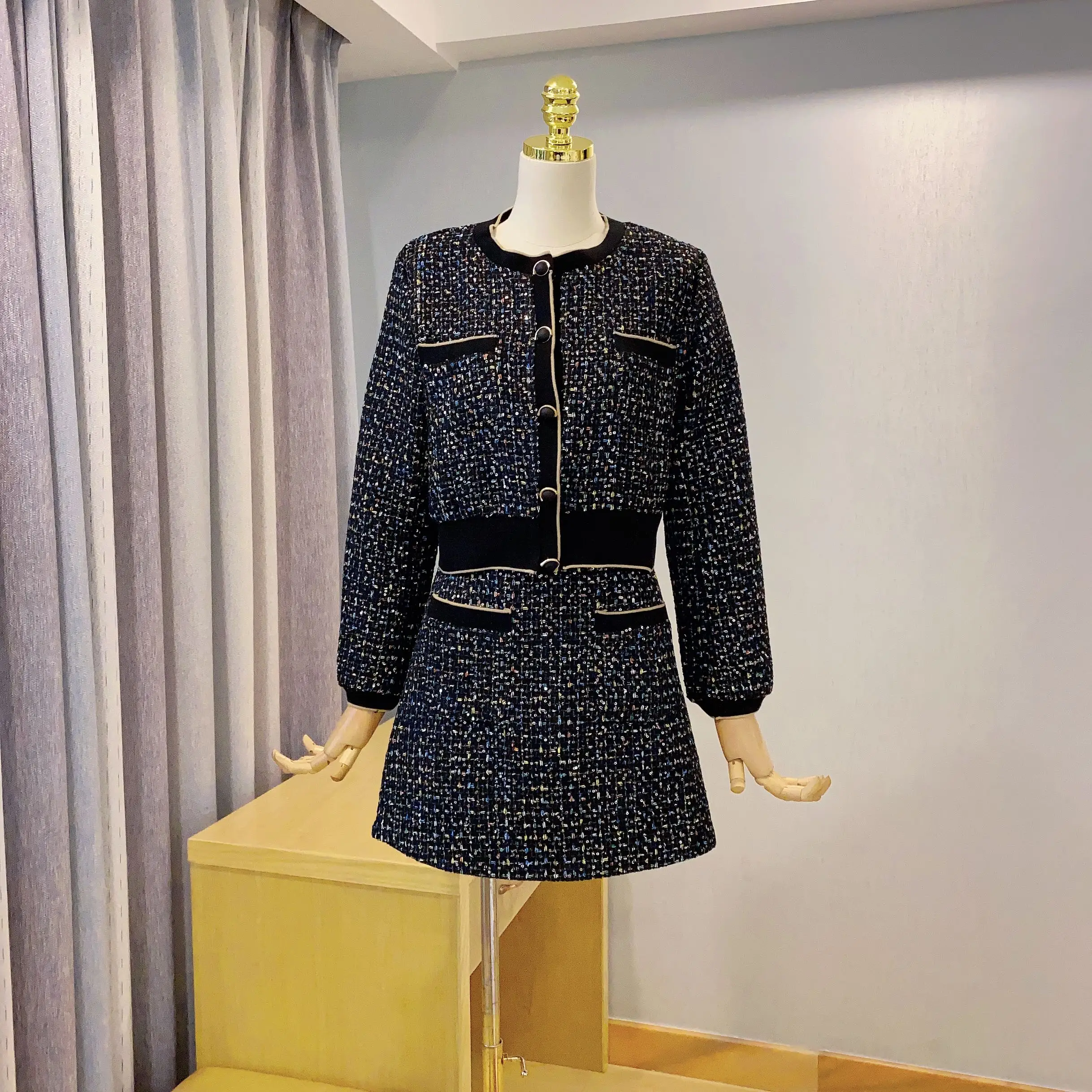 

2021 Fall Winter New Retro O-neck Sequined Single Breasted Pocket Tweed Jacket Cropped Coat + Mini Skirt Two Piece Set Women