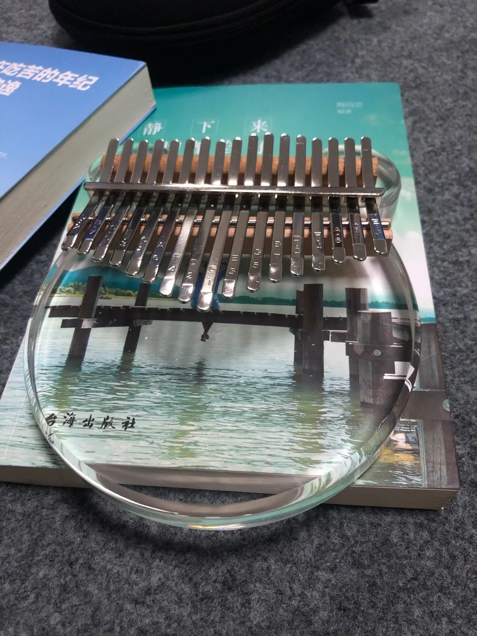 

10-Tone Finger Piano 17-Tone Thumb Piano Kalimba Piano 17 Key Crystal Thumb Piano Portable Musical Instrument Children Toys