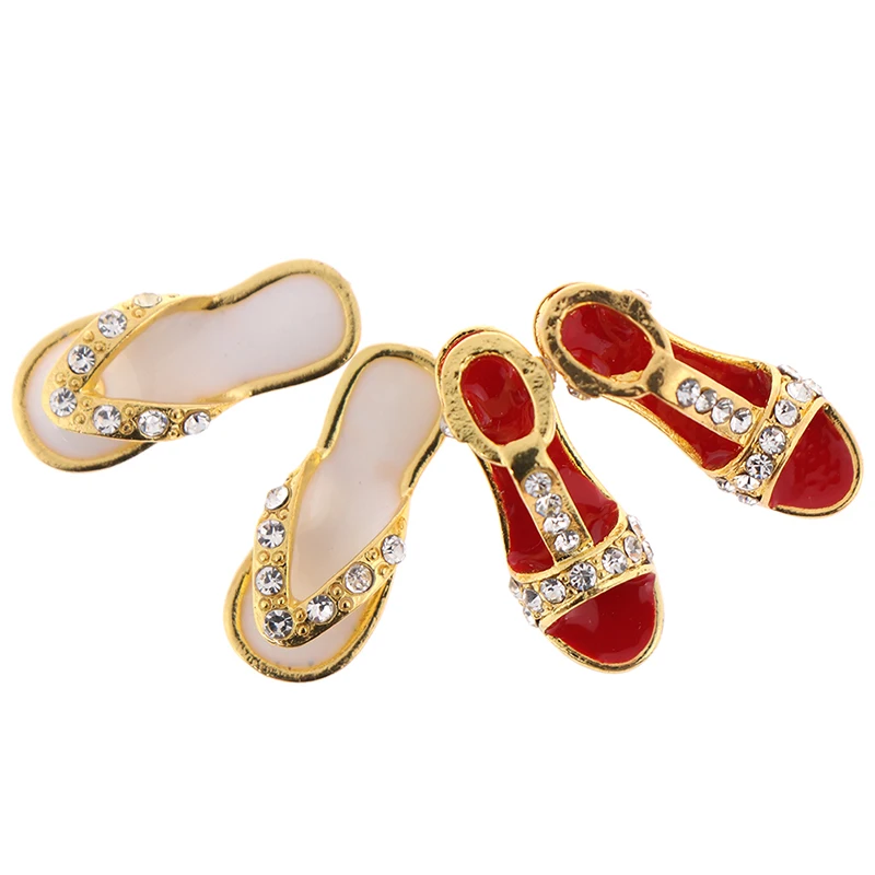 1 пара аксессуаров для кукольного домика 1/12 металлические тапочки обувь игра