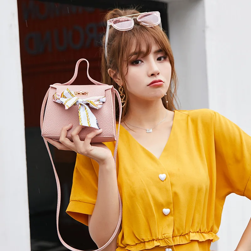 

Newly Creative Wind Japan South Korea Litchi Silk Scarf Decorative Lock Shoulder Bag Slung Portable Mini Phone Handbag For Party