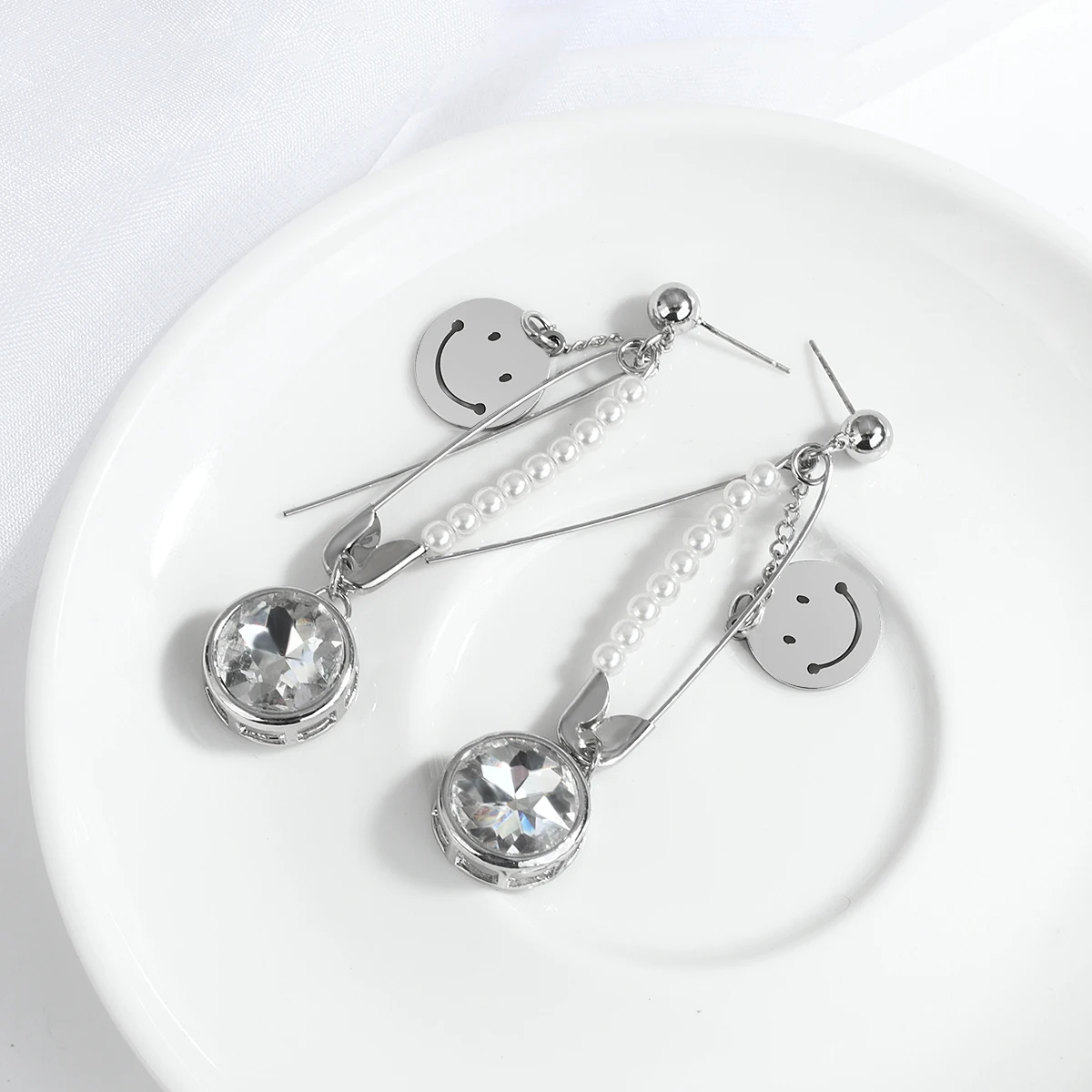 

AENSOA New Zircon Pearl Pin Crystal Smile Pendant Earrings for Women Fashion Punk Silver Color Metal Hanging Earrings Wholesale