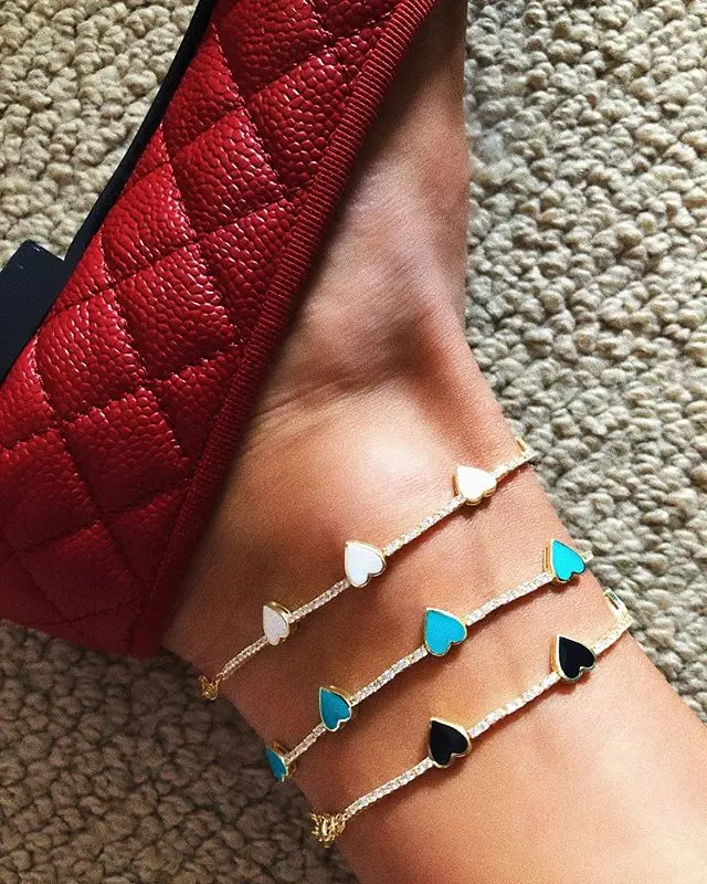 Женский браслет цепочка с эмалью подвеской в виде сердца фианитами подарок на