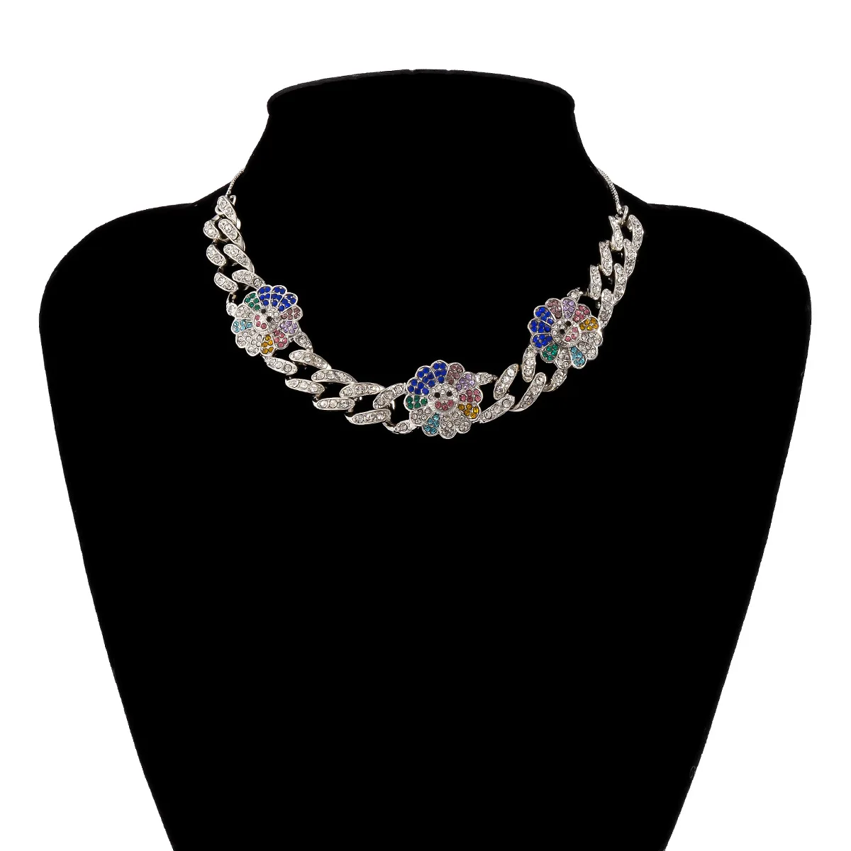 

European and American retro fashion jewelry inlaid with rhinestones sunflowers simple Cuban buckle clavicle necklace for women