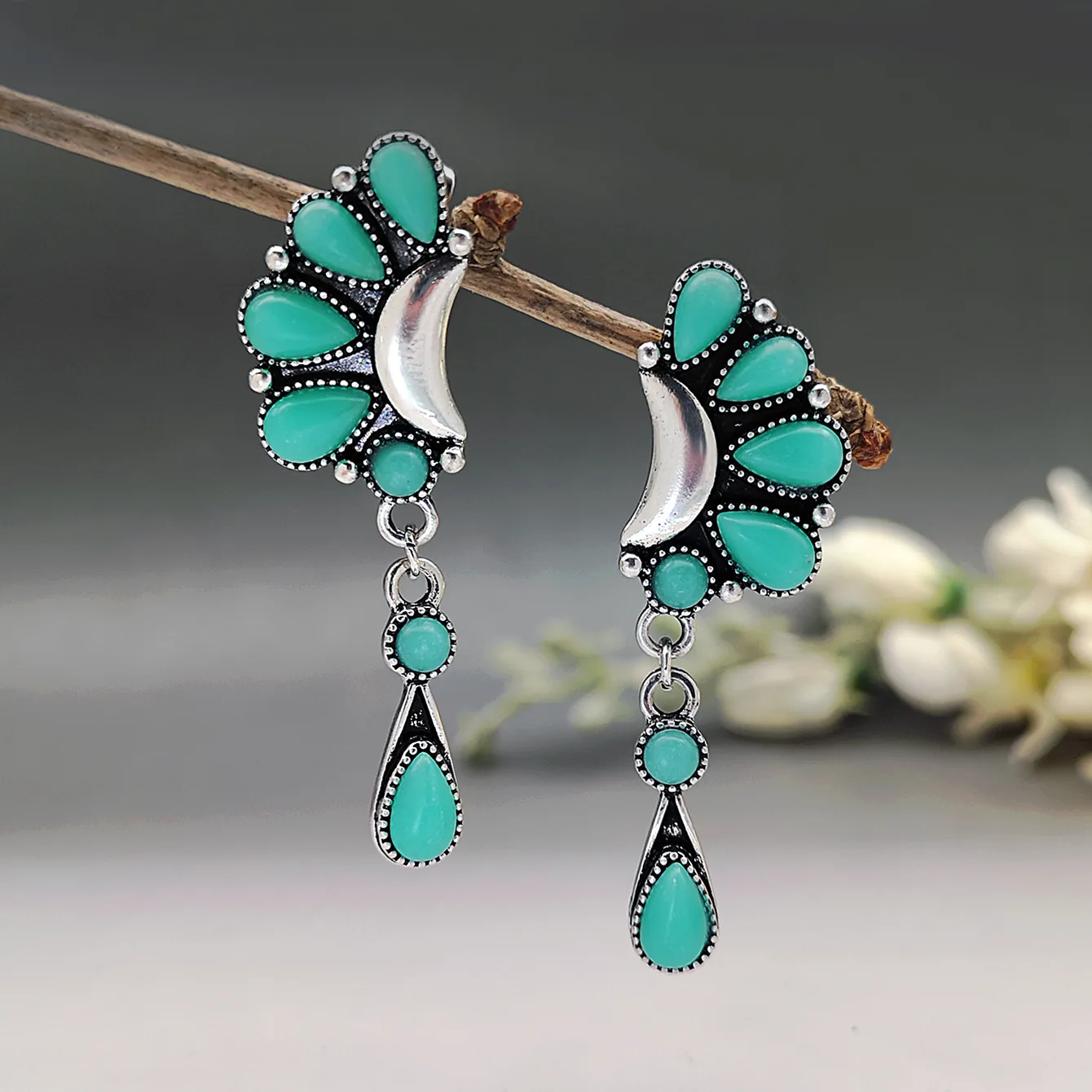

Boho Ethnic Turquoises Beads Dangle Earrings Vintage Moon Shap Exaggerated Earrings Women Jewelry