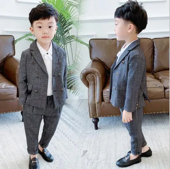 Костюм детский весенний из блейзера и смокинга серого цвета с цветочным принтом