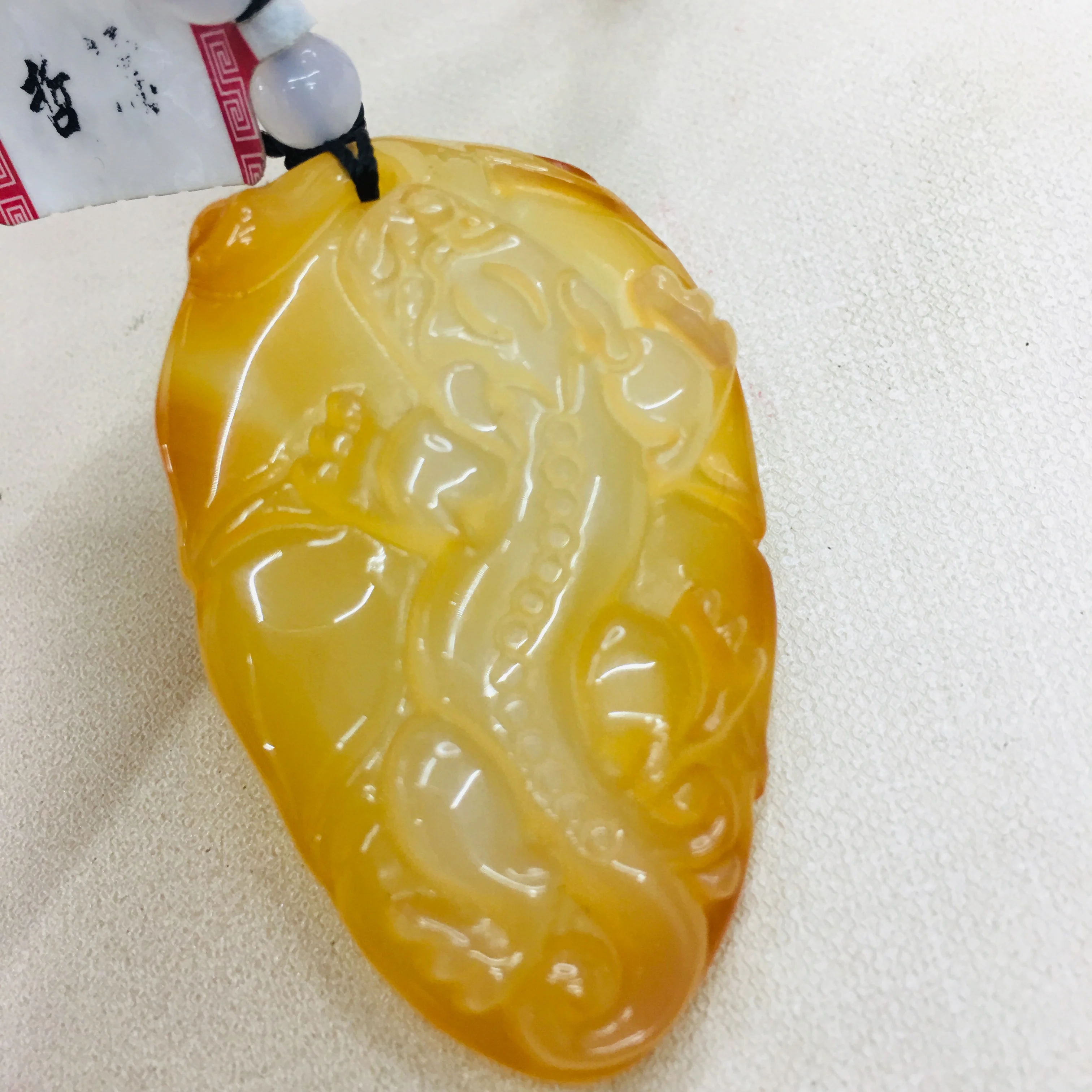 

Natural Brazilian ice bottom chalcedony jade carving light yellow leaves pixou pendant with chalcedony beads necklace sweater ch