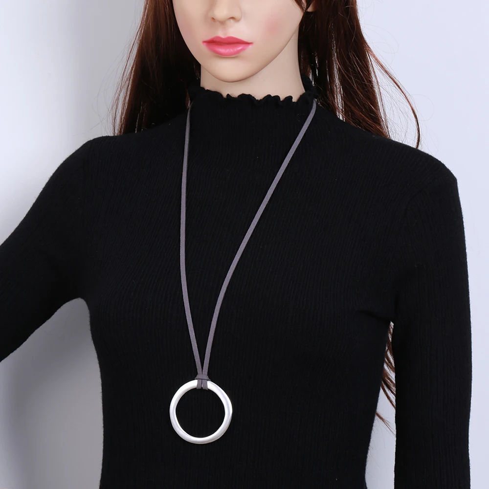 Простое винтажное ожерелье с большим круглым кулоном отверстиями для женщин