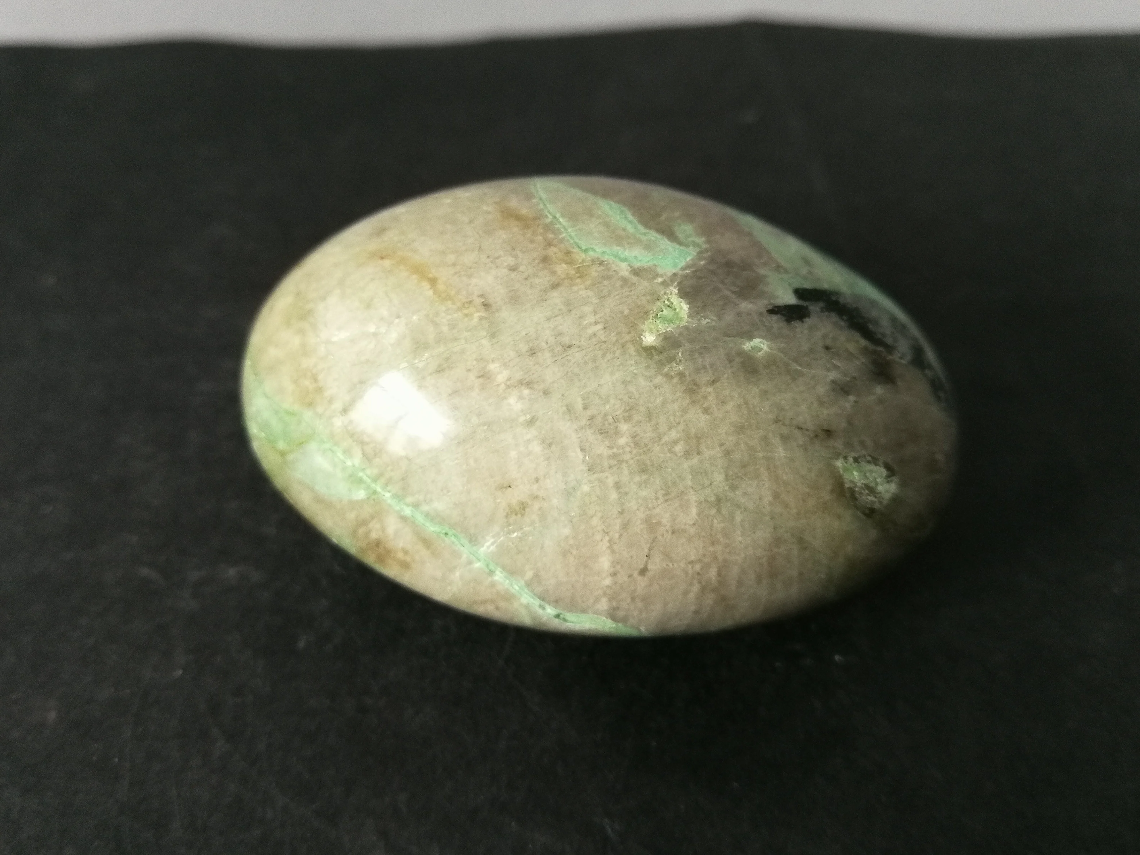 

97.7gNatural green Moonstone Worry Stone polished quartz crystal palm stone mineral specimen Reiki healing crystal home decorati