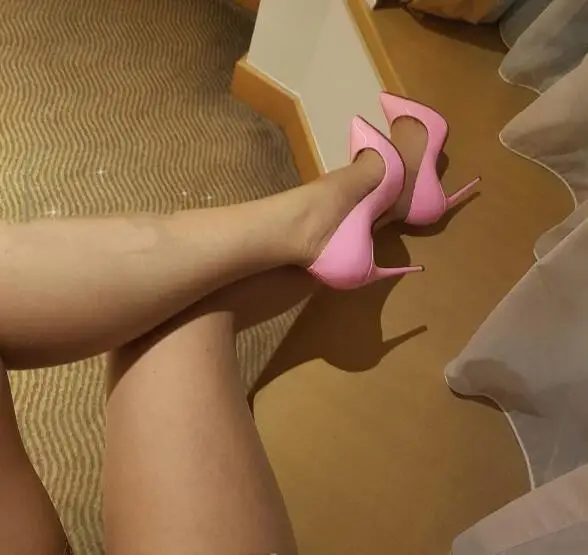 Свадебные туфли из красной лакированной кожи женские невесты с острым носком