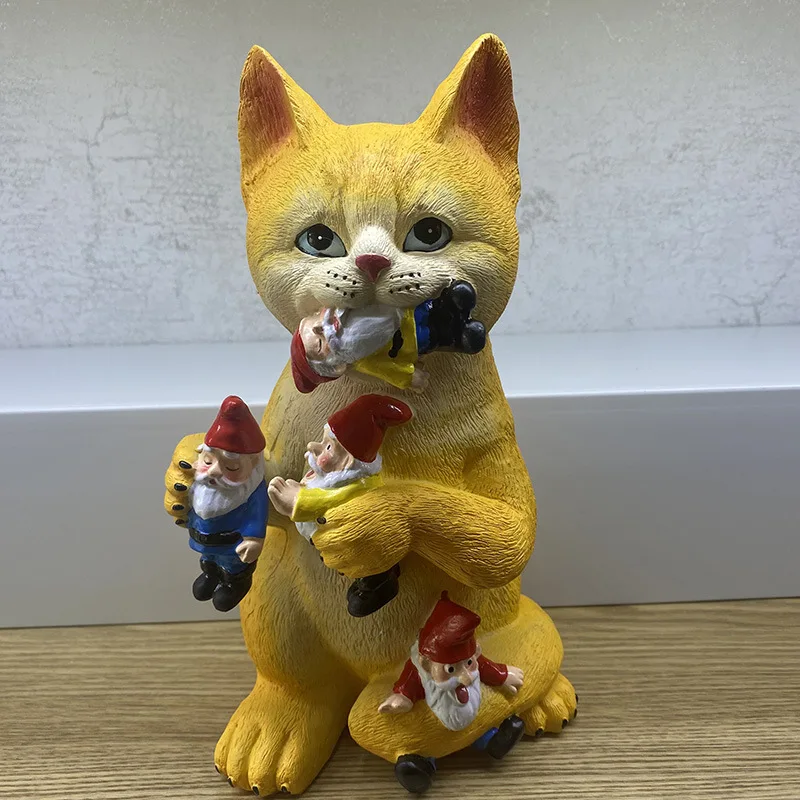 

Cat Eating Gnomes Dwarf Garden Decor Statue Outdoor Figurine Yard Lawn Home Resin Sculpture Spoof Art Ornament