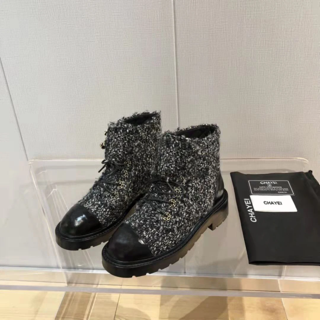 

Новинка Осень-зима 2021 Модные женские роскошные короткие сапоги высокого качества из кожи и шерсти Размеры 35-40