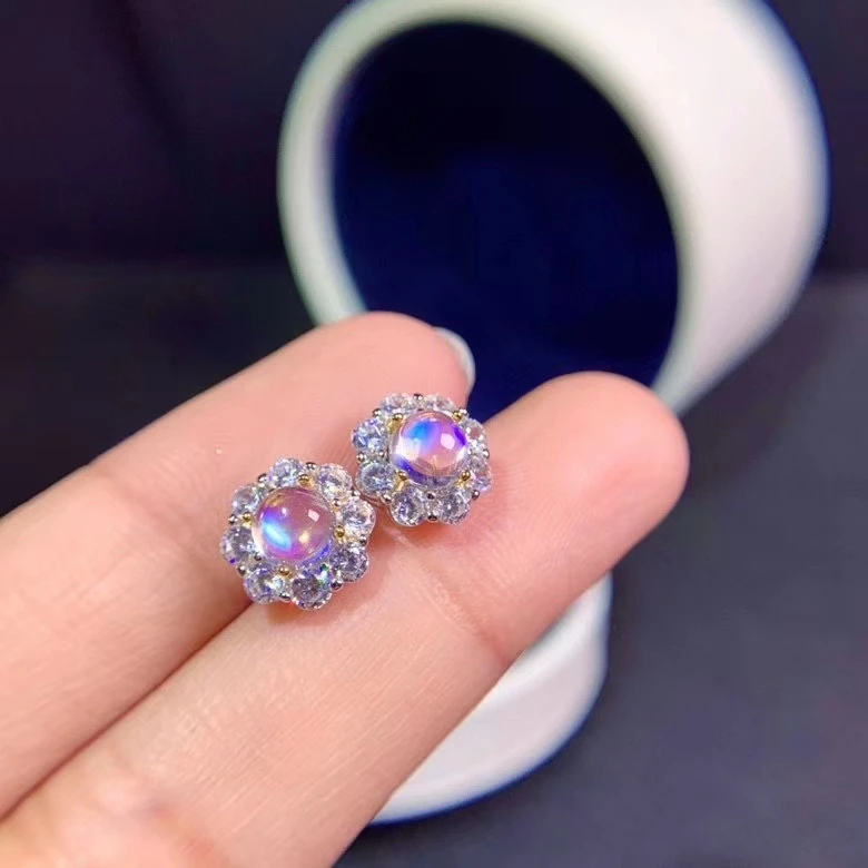 Серьги-гвоздики женские из серебра 925 пробы с натуральным лунным камнем