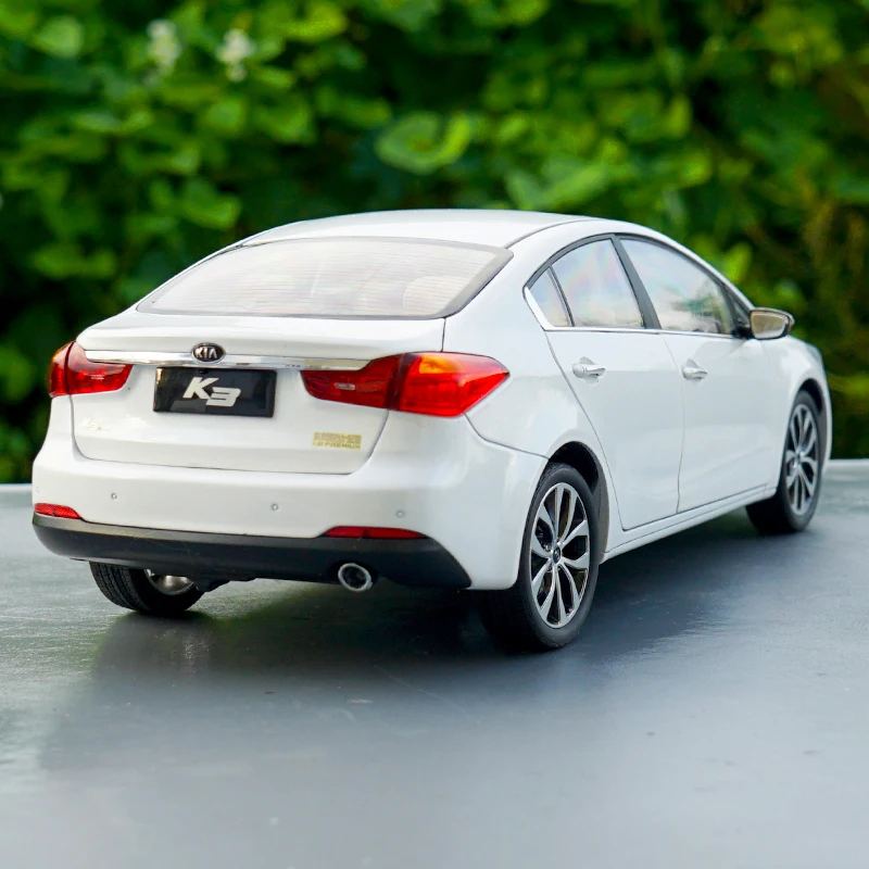 Высокое качество 1:18 Kia K3 модель автомобиля из сплава, высокая имитация литого металла Изысканные Подарки, Коллекционная модель