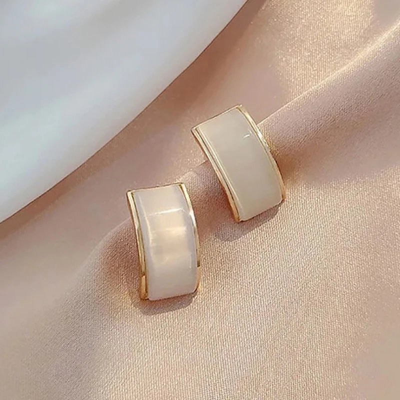

KOUDOUN Super Fairy Sweet Wind Korean New Fashion Retro Hong Kong-style Opal Earrings Female Simple Wild Korean Earrings Jewelry