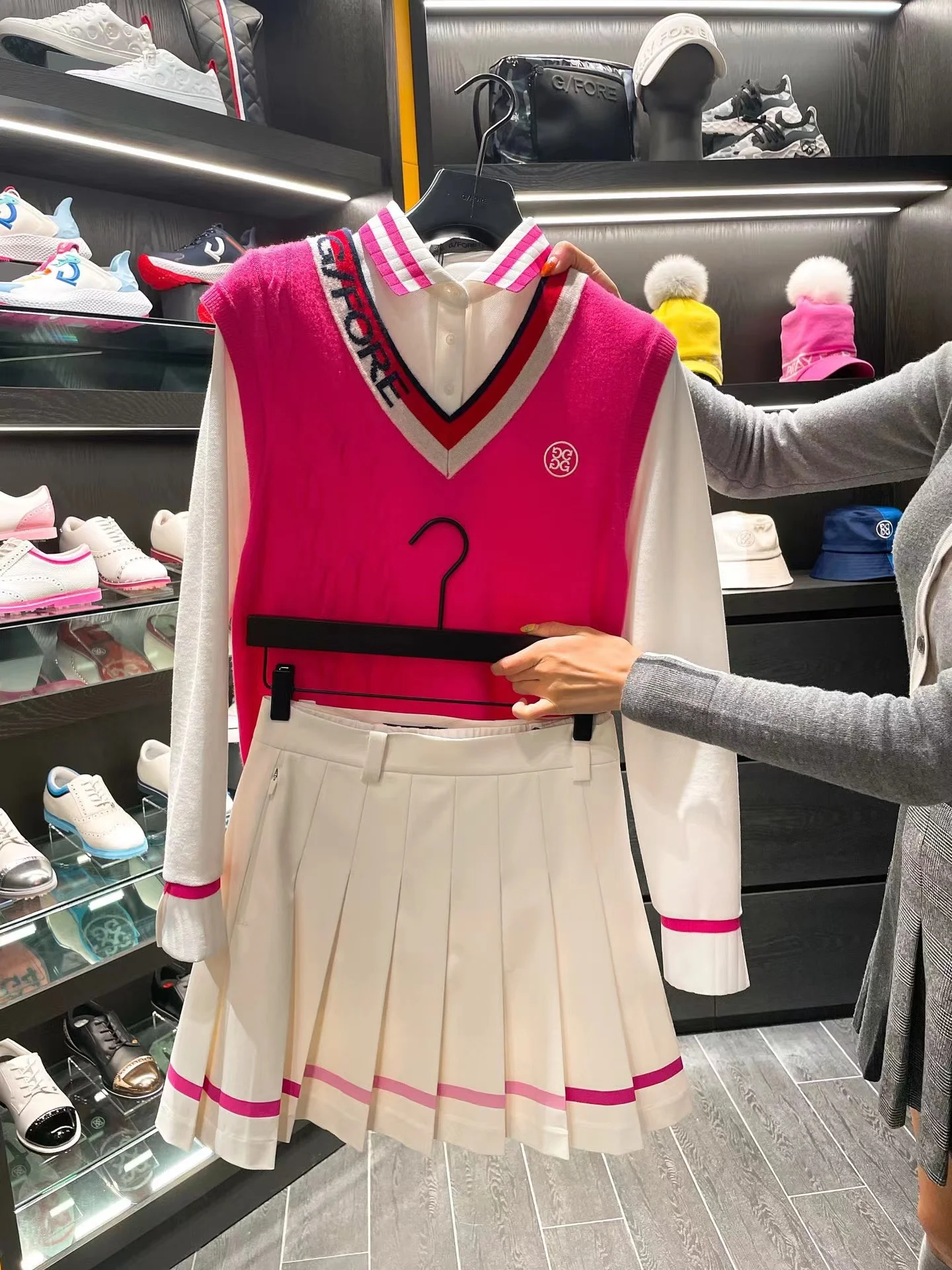 The new spring golf cashmere knit vest is for women's couples sweaters, the same design of golf vest warm and soft, high quality