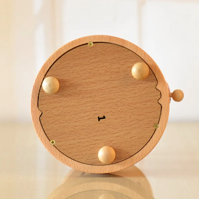 Романтическая маленькая вращающаяся музыкальная шкатулка трояна деревянная