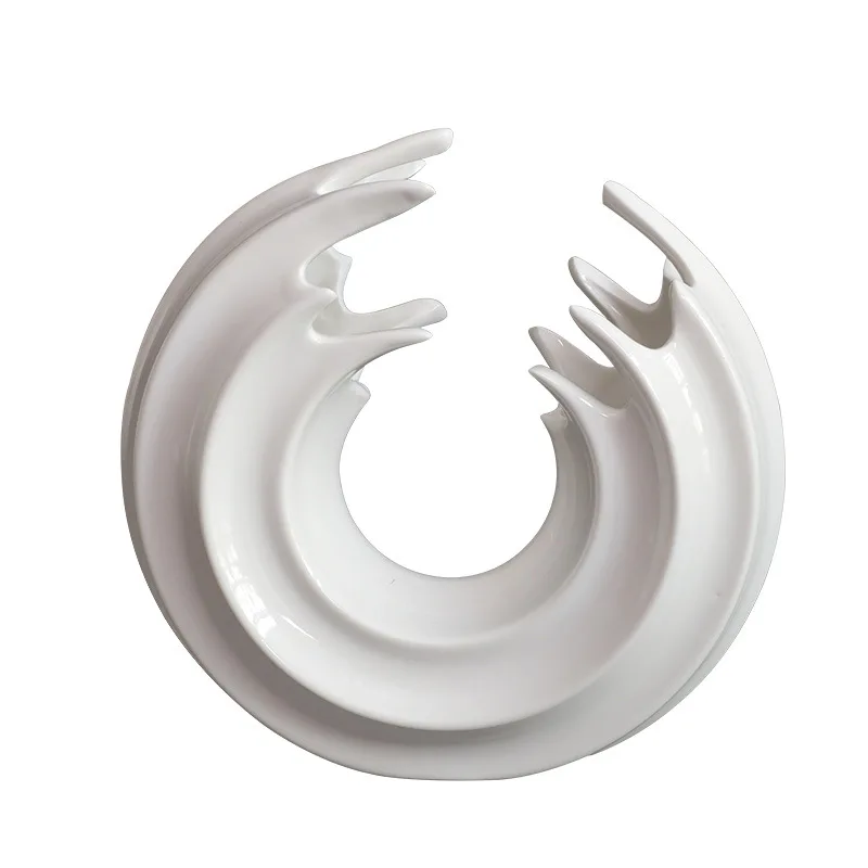 

Simple modern white ceramic ornaments creative curved tabletop ornaments living room model room decoration