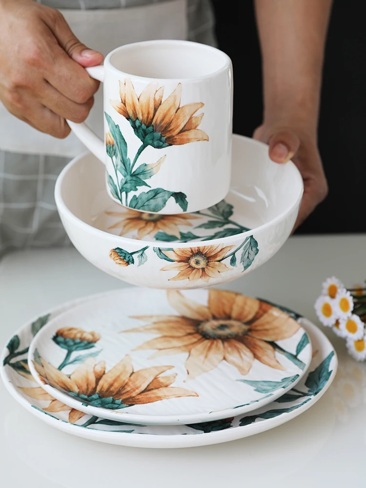

Hand-painted sunflower ceramic plate cutlery set glazes the colored home dish deep