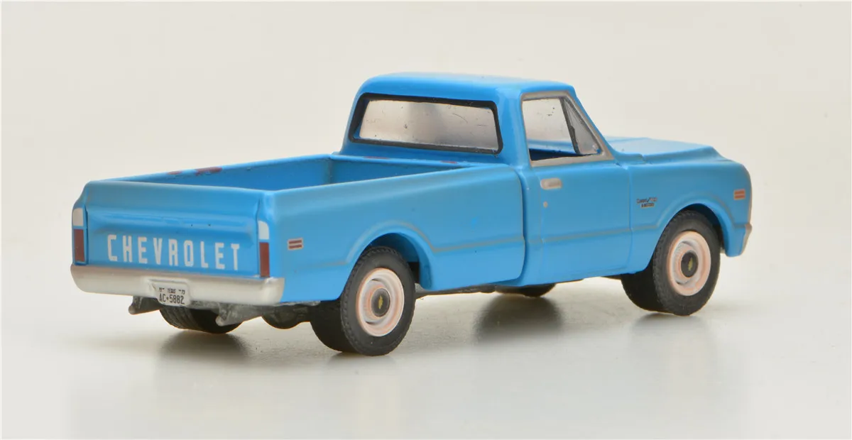 Зеленый свет 1: 64 1971 Chevrolet C-10 модель автомобиля из сплава