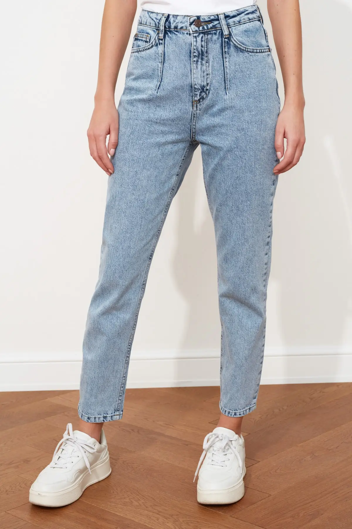 

Trendyol Stitch Detail High Bel Mom Jeans TWOSS21JE0235
