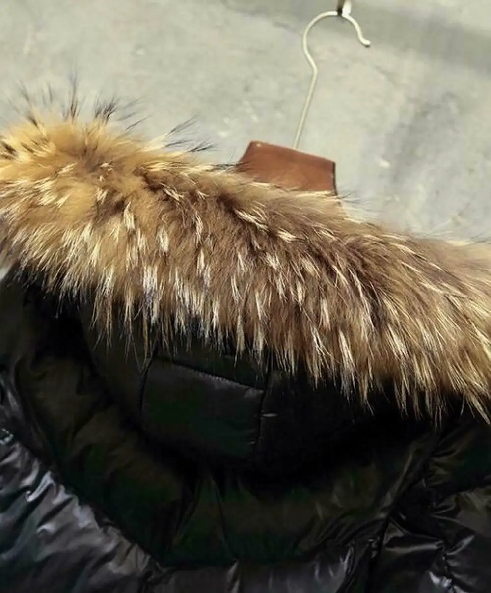 Женский зимний черный теплый длинный пуховик с капюшоном и меховым воротником |