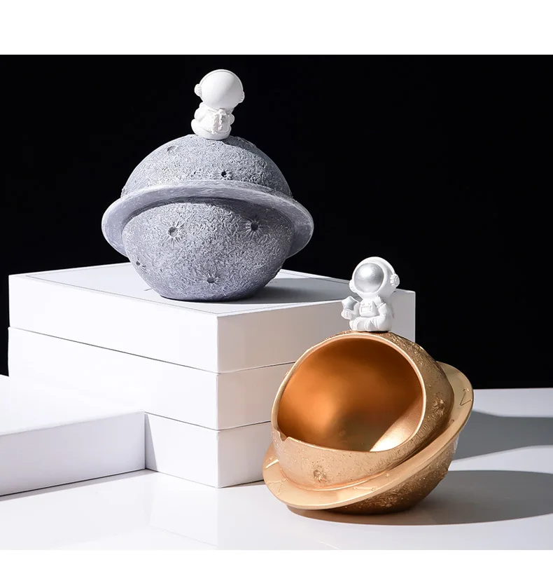 

Nordic Astronaut Cigar Ashtray Space Theme Soot Container for Boy Friend Weed Ash Tray Gift Cute Trendy Ornaments for Home Decor