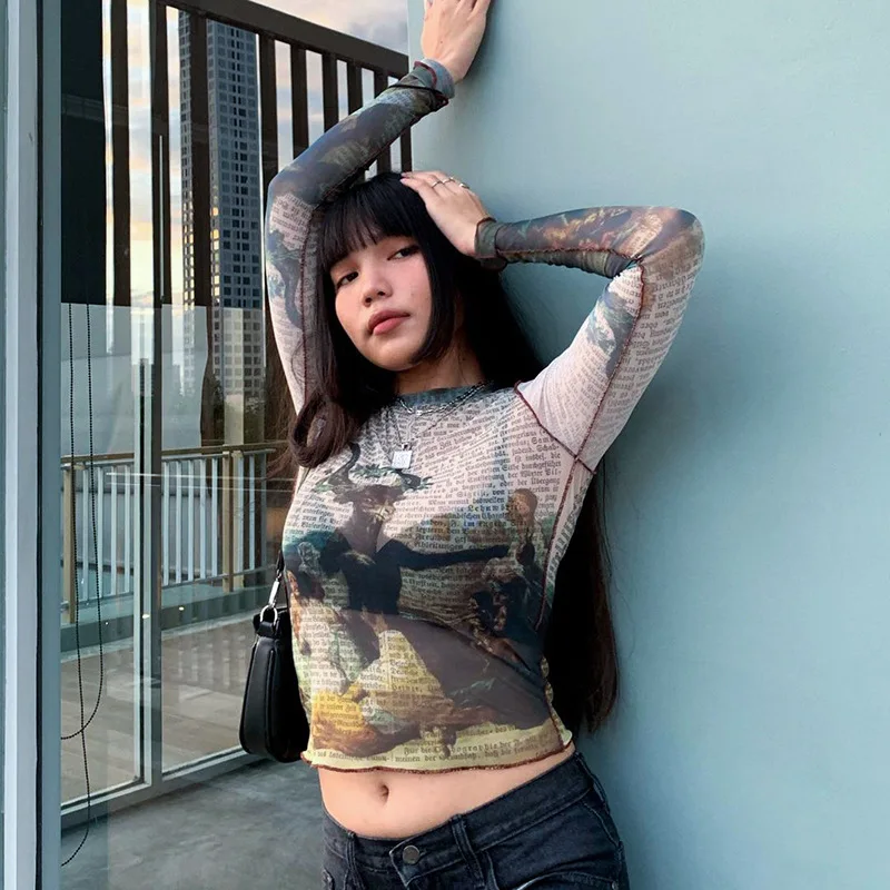 Женская модная облегающая футболка укороченные топы с принтом газет длинным