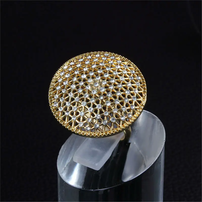 Кольцо золотистого и белого цвета со стразами кольца на палец свадебные